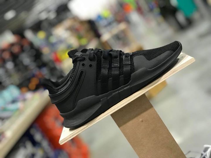 Adidas total black
