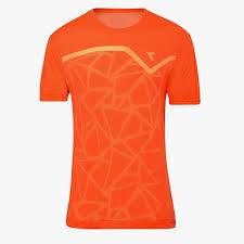 Diadora t-shirt clay light orange Fluo €55,00 Diadora pantaloncino bermuda micro dk smoke €35,00…